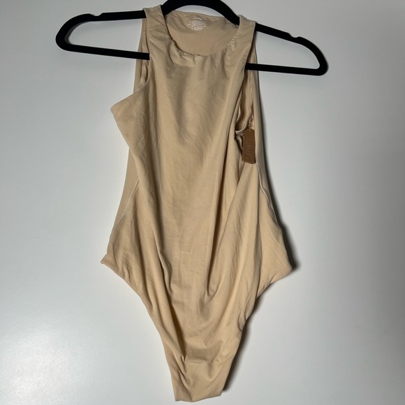 Nude bodysuit from Skims - Picture 2 of 4